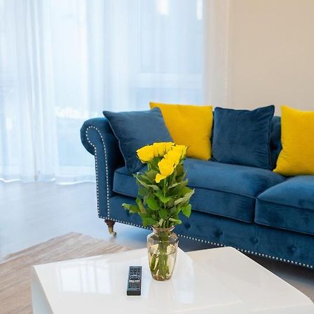 Luxurious Blue&Yellow Apartment In Kaunas Center Bagian luar foto