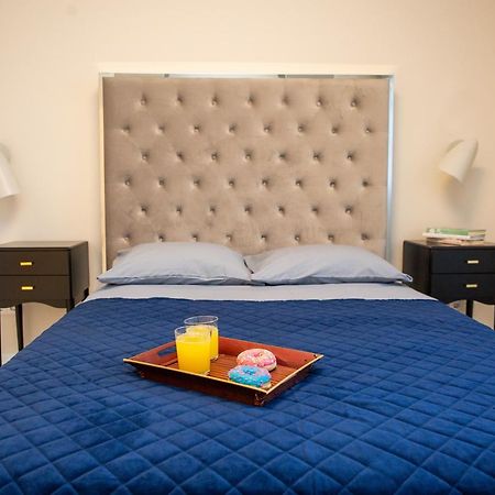 Luxurious Blue&Yellow Apartment In Kaunas Center Bagian luar foto