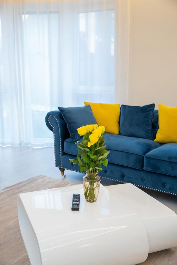 Luxurious Blue&Yellow Apartment In Kaunas Center Bagian luar foto