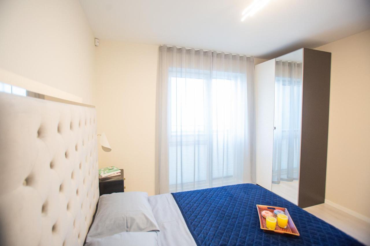 Luxurious Blue&Yellow Apartment In Kaunas Center Bagian luar foto