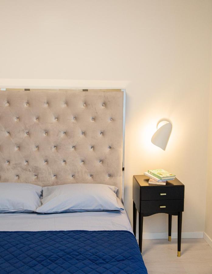 Luxurious Blue&Yellow Apartment In Kaunas Center Bagian luar foto