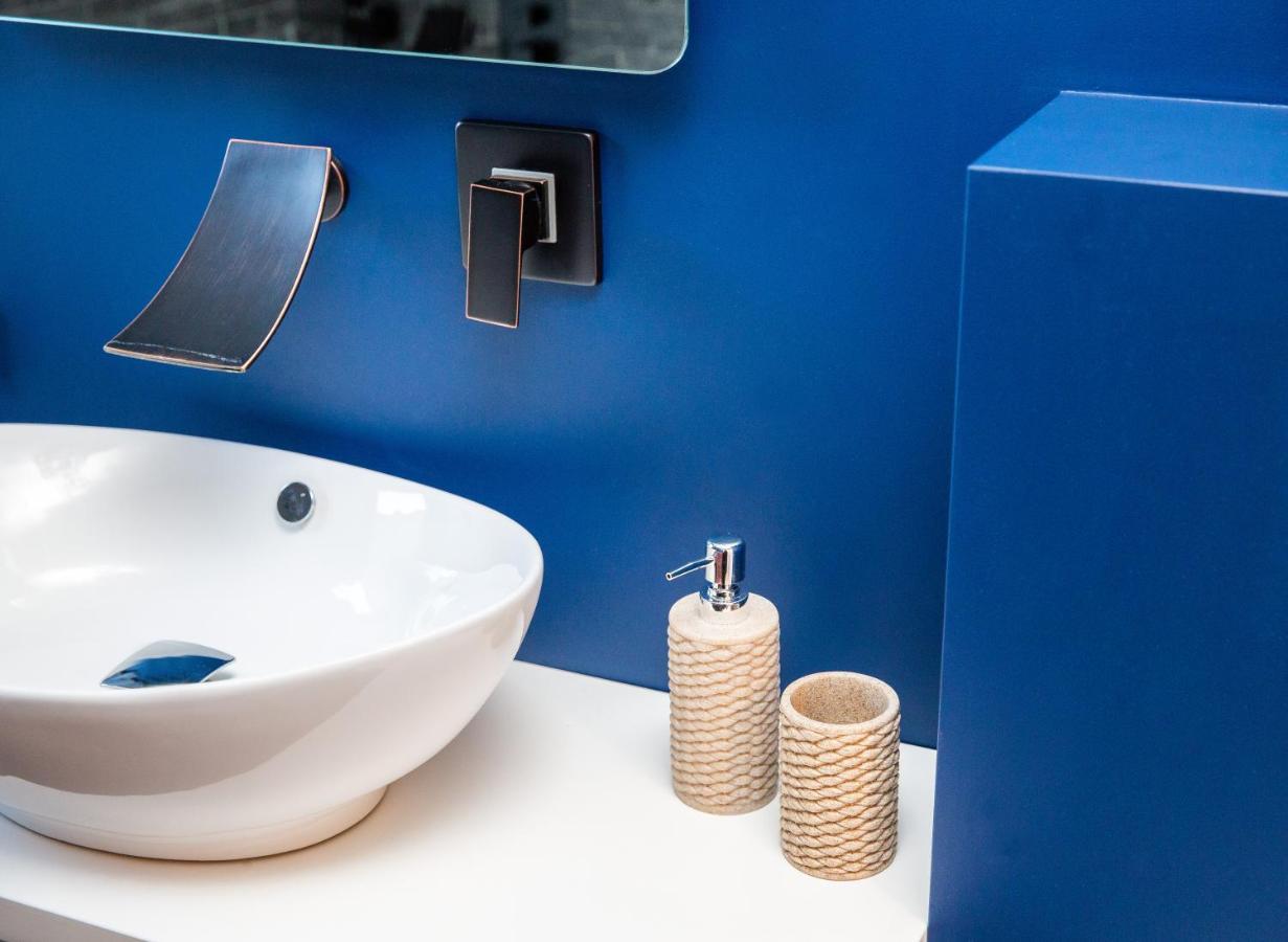 Luxurious Blue&Yellow Apartment In Kaunas Center Bagian luar foto